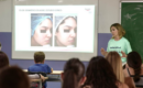 Más de 4000 alumnos de ESO y bachillerato se forman sobre el impacto que causa el acné en la adolescencia