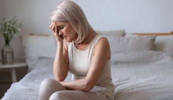 Dermatólogas de Vitoria explican cómo afecta la menopausia a la salud capilar 