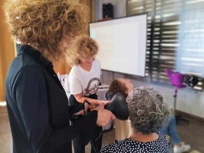 La academia de peluquería especializada en rizos Lino Curly, dedicada al cuidado y atención de las diferentes texturas del cabello rizado