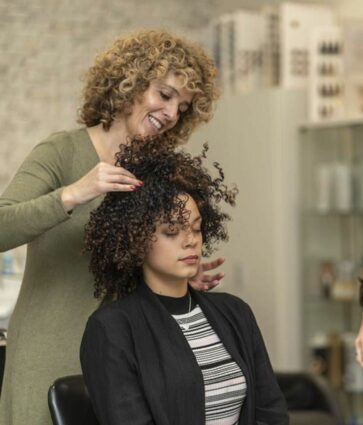 Lino Curly también ofrece asesoramiento curly para particulares, logrando un adecuado cuidado del cabello rizado
