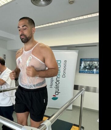 Los jugadores del Bidasoa Irún realizan los reconocimientos médicos en el Hospital de Día Quirónsalud Donostia