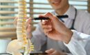 Dr. Gastón Camino, traumatólogo de Policlínica Gipuzkoa: «Muchas fracturas vertebrales por osteoporosis están sin diagnosticar o tardamos demasiado»