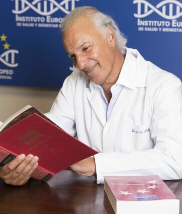 Manuel de la Peña, doctor en cardiología: «La obesidad dispara el riesgo de infartos e ictus»