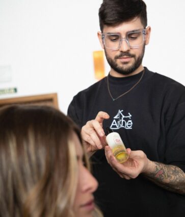 Arkhé Cosmetics, marca de peluquería oficial en el espectacular desfile de Pilar Dalbat en Sierra Nevada