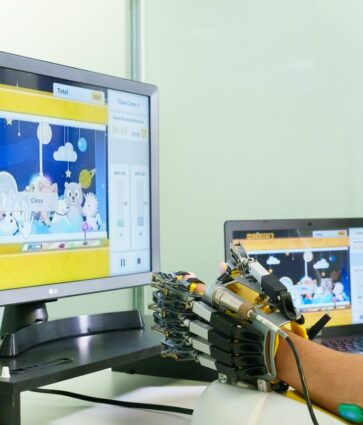 «El éxito de la neurorrehabiltación robótica está en integrar la tecnología dentro de un plan terapéutico individualizado y con la implicación activa del paciente», Sara García Delgado, fisioterapeuta del Hospital Quirónsalud Bizkaia 
