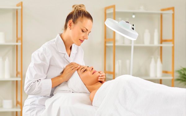 Formación Universitaria impulsa la preparación para el FP Preparatorio de Técnico Medio en Estética y Belleza