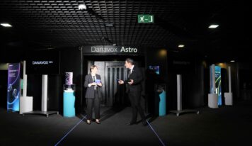DANAVOX presenta su nueva tecnología ASTRO en el Faro de Moncloa: una experiencia de otro planeta para los audioprotesistas