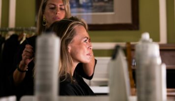 Arkhé Cosmetics, peluquería oficial de los IX Premios Woman, deslumbra en la noche del talento femenino