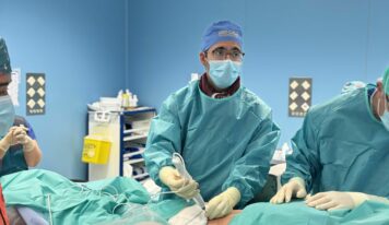 Policlínica Gipuzkoa realiza la primera intervención mínimamente invasiva del territorio contra la claudicación por la estenosis lumbar