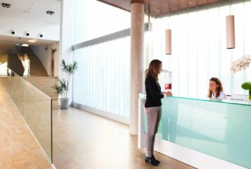 Clínica Fernández de Cirugía Estética en Oviedo: una vocación médica que une a dos generaciones y sitúa la seguridad en el centro de la cirugía estética