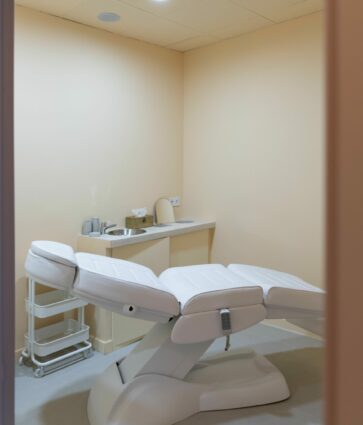 Holaglow firma un acuerdo con Vithas para la realización de cirugías en entorno hospitalario