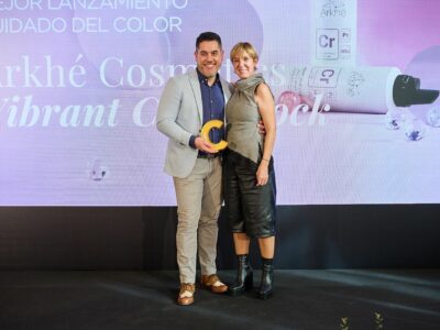 Arkhé Cosmetics gana el Premio Clara 2025 a Mejor Lanzamiento de Cuidado del Color con Vibrant Color Lock