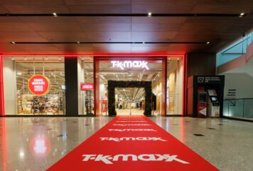 TK Maxx celebra su llegada a España con la apertura de su primera tienda en Barcelona