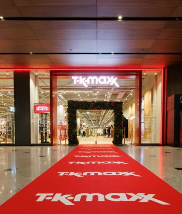 TK Maxx celebra su llegada a España con la apertura de su primera tienda en Barcelona