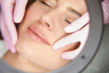 Clínica Ibiza explica qué es el lip lift o cirugía de labios, y para quién se pauta