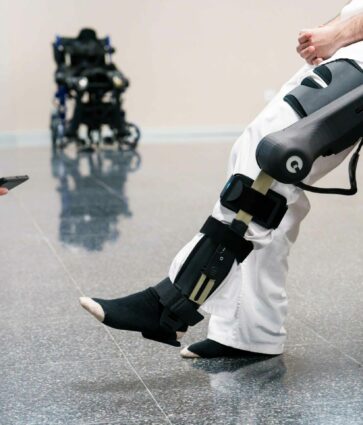 «La robótica aplicada a lesiones de rodilla y cadera permite recuperar la movilidad, la fuerza y el control motor con mayor precisión», Sara García Delgado