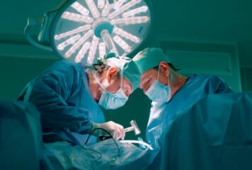 Neurocirujanos de Vithas advierten sobre el dolor de espalda, una de las principales causas de baja médica