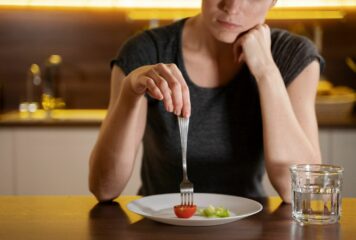 «Las dietas estrictas en menopausia no solo no funcionan, sino que pueden ser contraproducentes», alertan desde DOMMA