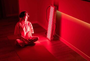 8 razones por las que la luz roja en casa es la ultima obsesión de salud, longevidad, y belleza